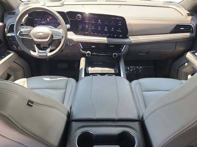 2025 Chevrolet Suburban LT