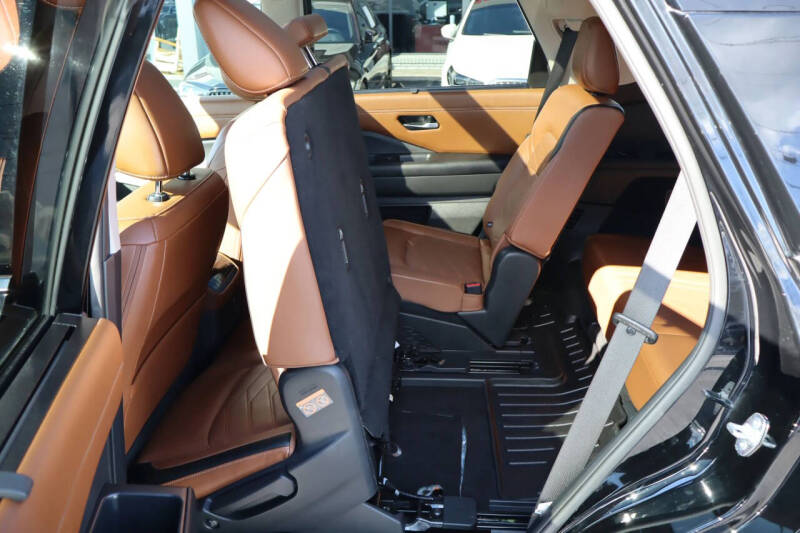 2023 Nissan Pathfinder Platinum