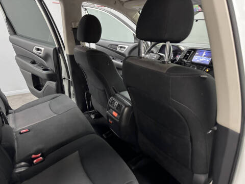 2019 Nissan Pathfinder S