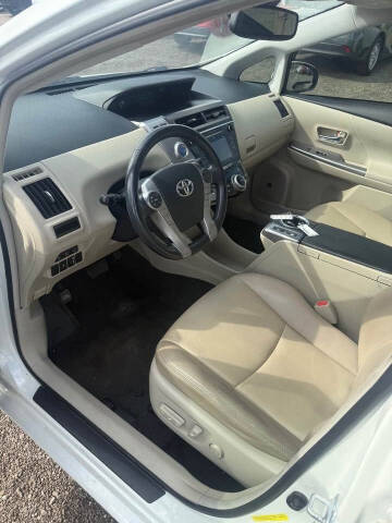 2015 Toyota Prius v Five