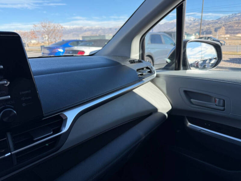 2024 Toyota Sienna LE 8-Passenger