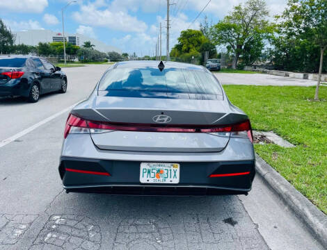 2025 Hyundai Elantra SE