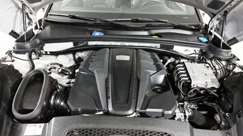 2021 Porsche Macan Turbo