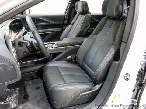 2025 Cadillac LYRIQ Luxury 2