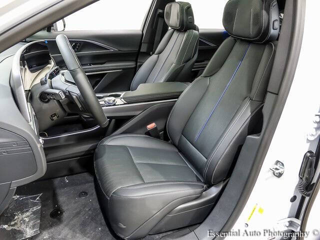 2025 Cadillac LYRIQ Luxury 2