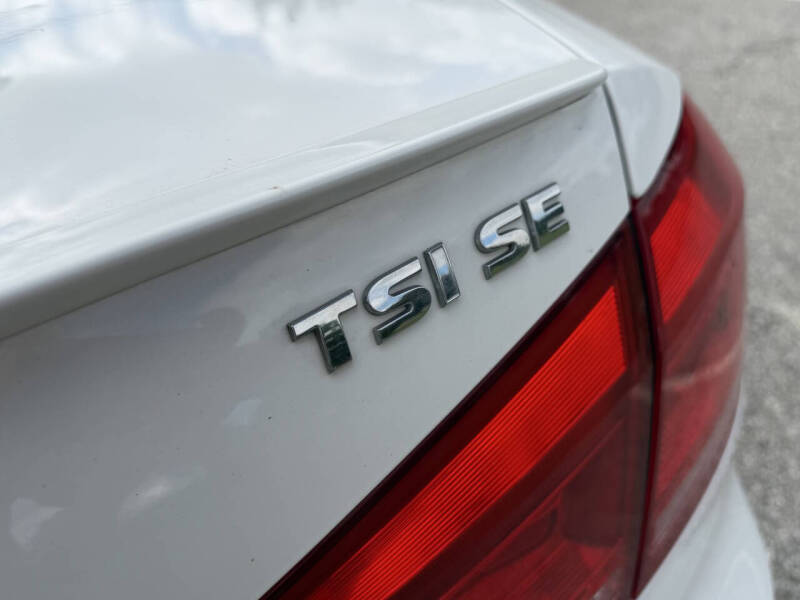 2015 Volkswagen Passat 1.8T SE