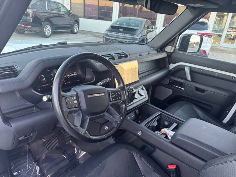 2024 Land Rover Defender 130 P400 X-Dynamic SE