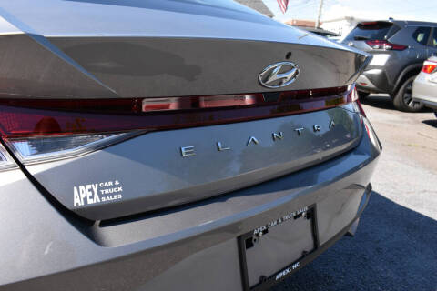 2023 Hyundai Elantra SE