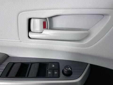 2025 Toyota Sienna LE 8-Passenger