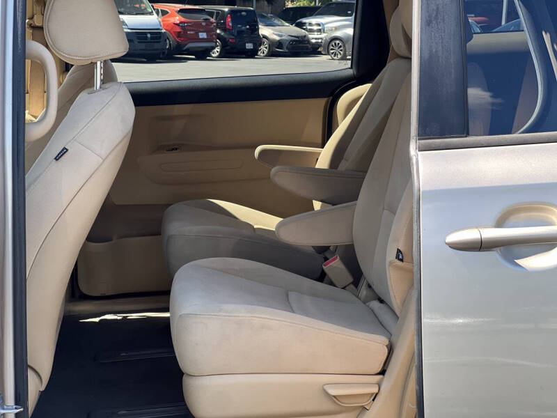 2015 Kia Sedona LX
