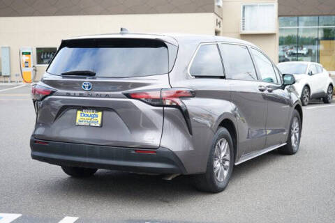 2021 Toyota Sienna LE 8-Passenger