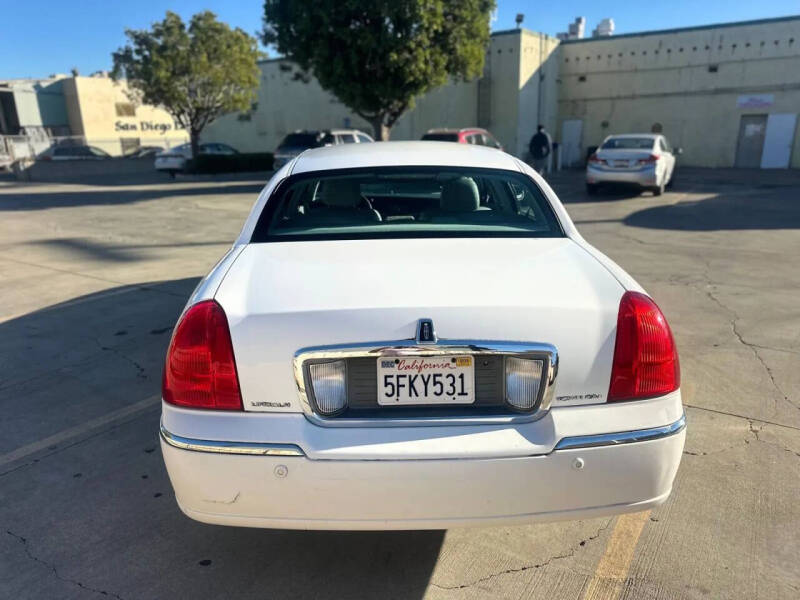2004 Lincoln Town Car Signature