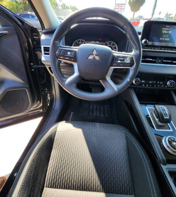 2022 Mitsubishi Outlander ES