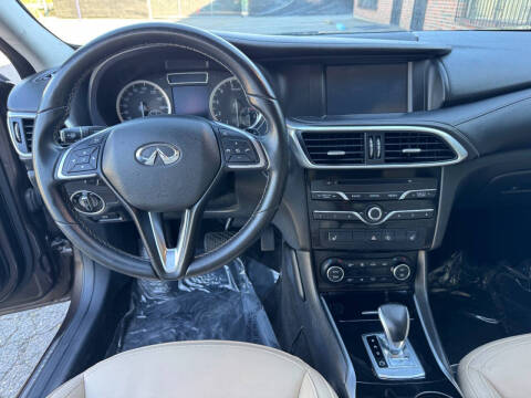 2017 Infiniti QX30 Premium