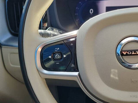 2024 Volvo XC60 B5 Core Dark Theme