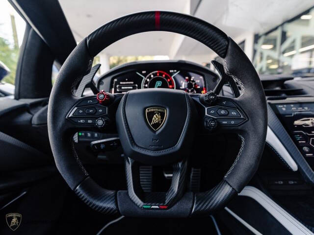 2024 Lamborghini Revuelto