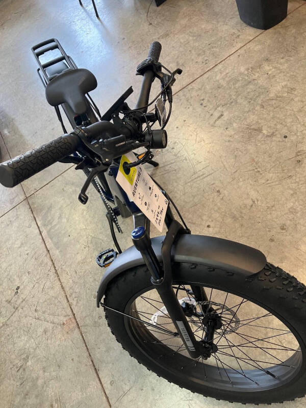 2025 Aventon  D35D3285