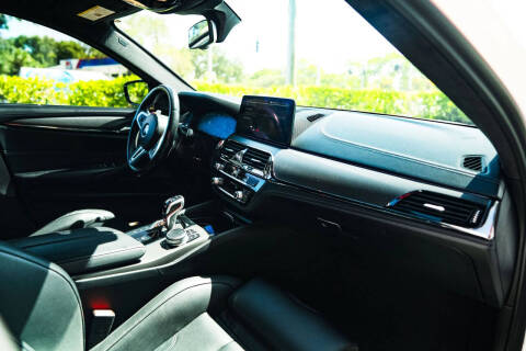 2022 BMW M5