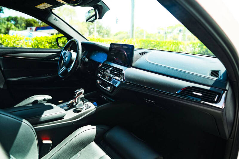 2022 BMW M5