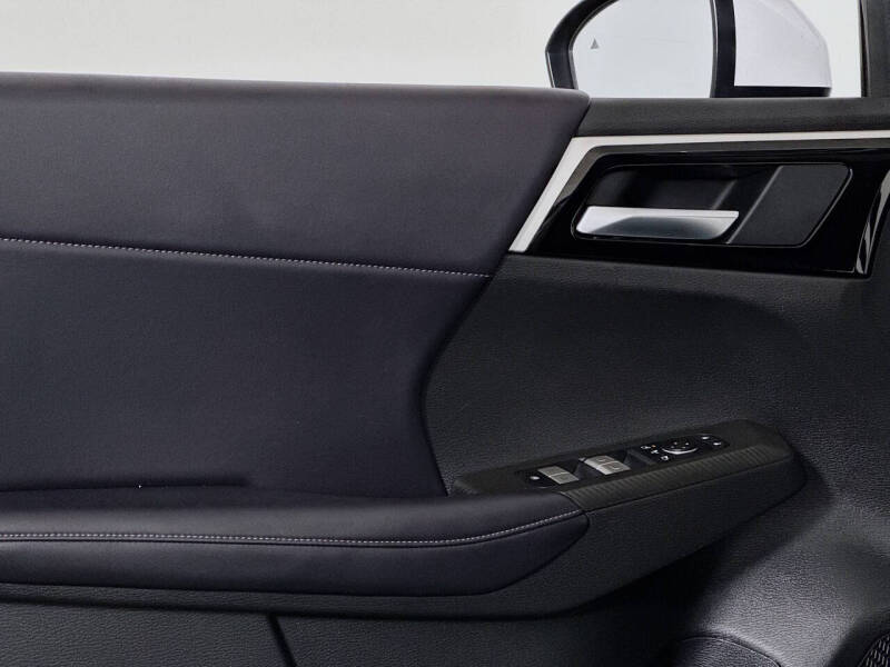 2023 Mitsubishi Outlander PHEV SE