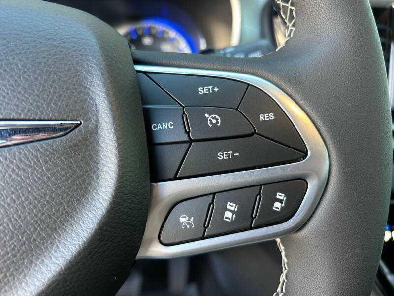 2025 Chrysler Voyager LX