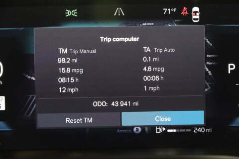 2023 Volvo XC60 B5 Plus Dark Theme