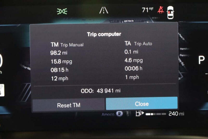 2023 Volvo XC60 B5 Plus Dark Theme
