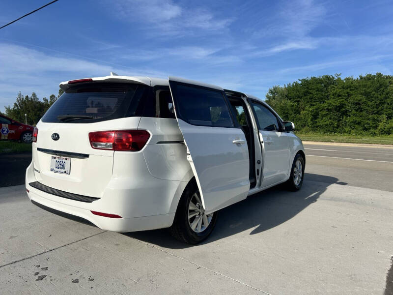 2016 Kia Sedona L