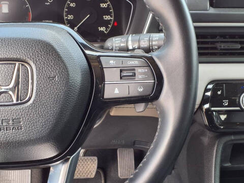 2023 Honda Pilot EX-L w/Rear Captain's Chairs