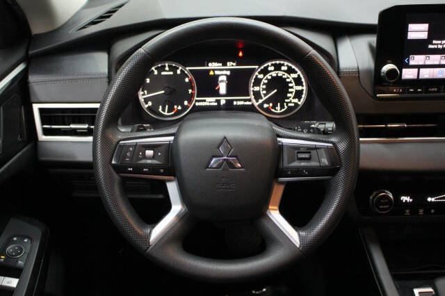 2022 Mitsubishi Outlander ES