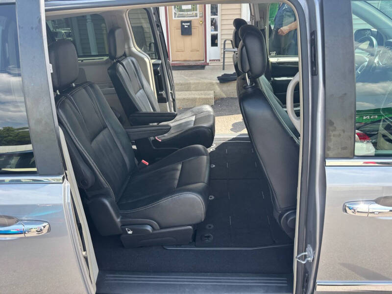 2016 Chrysler Town and Country Touring
