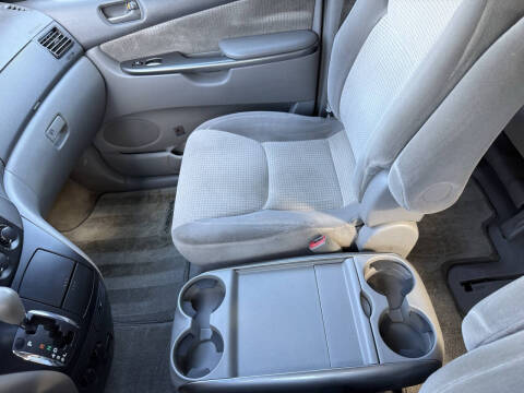 2010 Toyota Sienna LE 8-Passenger