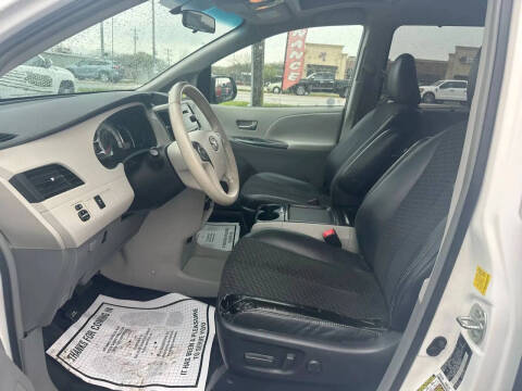 2011 Toyota Sienna SE 8-Passenger