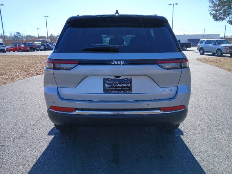 2025 Jeep Grand Cherokee Laredo