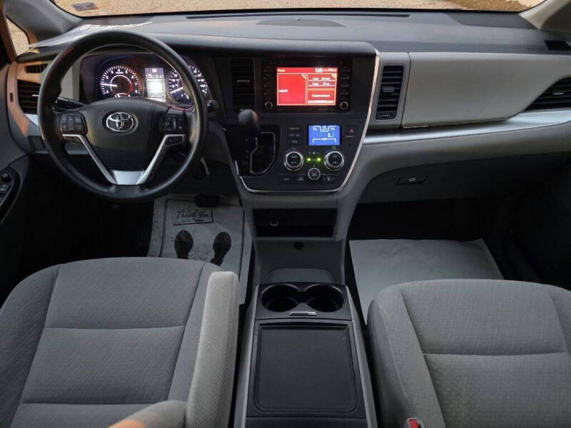 2018 Toyota Sienna LE 7-Passenger