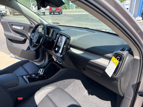2026 Volvo XC40 B5 Ultra