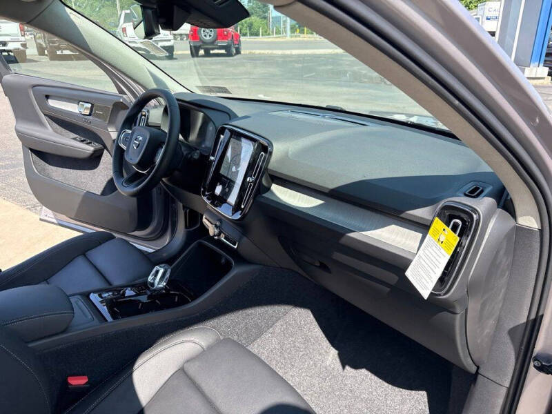 2026 Volvo XC40 B5 Ultra