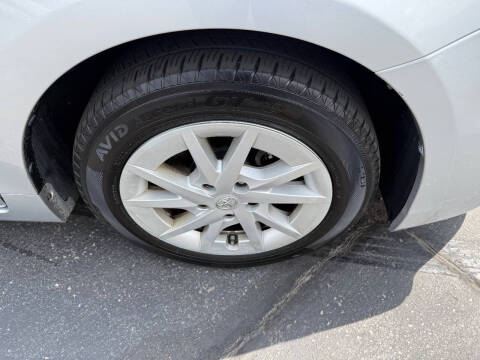 2013 Toyota Prius v Two
