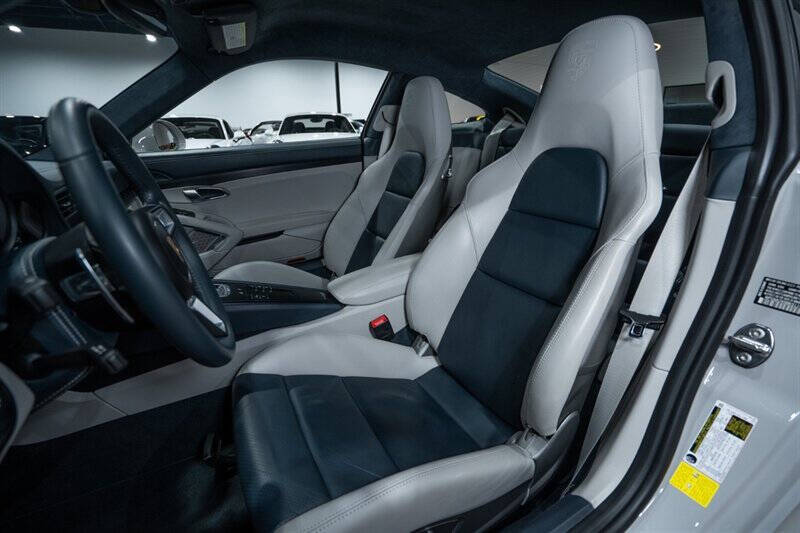 2019 Porsche 911 Carrera GTS