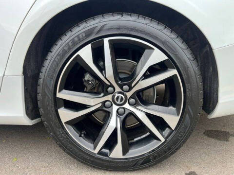 2024 Volvo S60 B5 Plus Dark Theme