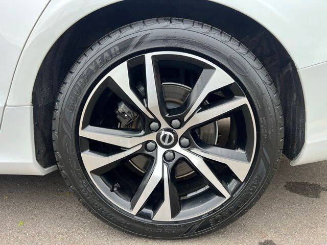 2024 Volvo S60 B5 Plus Dark Theme
