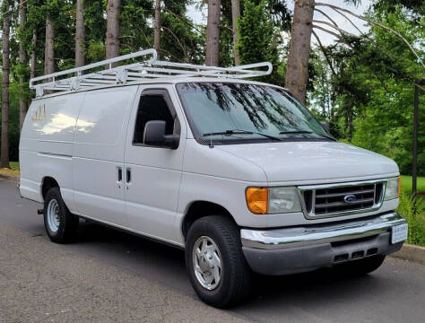 2005 Ford E-Series for sale at CLEAR CHOICE AUTOMOTIVE in Milwaukie OR