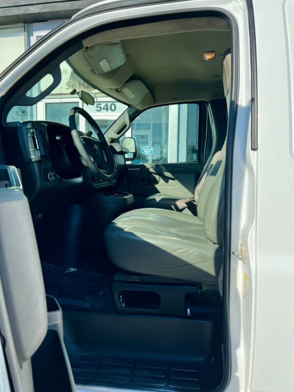 2017 GMC Savana 2500