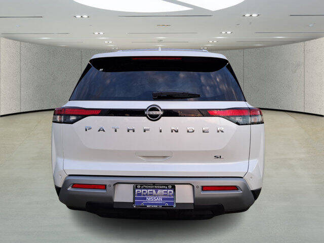 2024 Nissan Pathfinder SL
