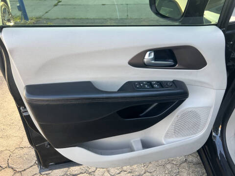 2017 Chrysler Pacifica Touring Plus