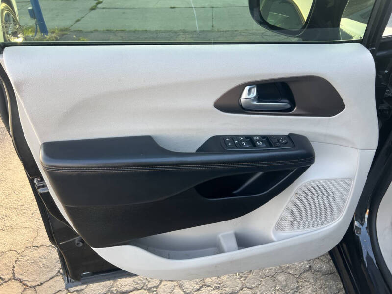 2017 Chrysler Pacifica Touring Plus