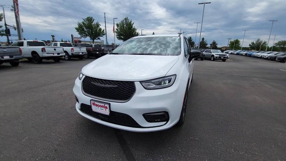 2024 Chrysler Pacifica for sale at Victoria Auto Sales in Victoria, MN