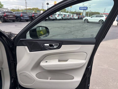 2023 Volvo XC60 B5 Plus Bright Theme