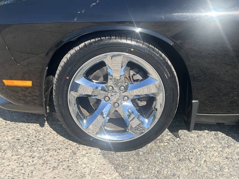 2013 Dodge Challenger SXT Plus