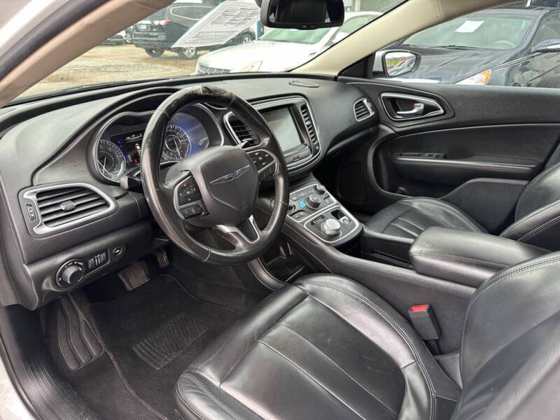 2017 Chrysler 200 Limited